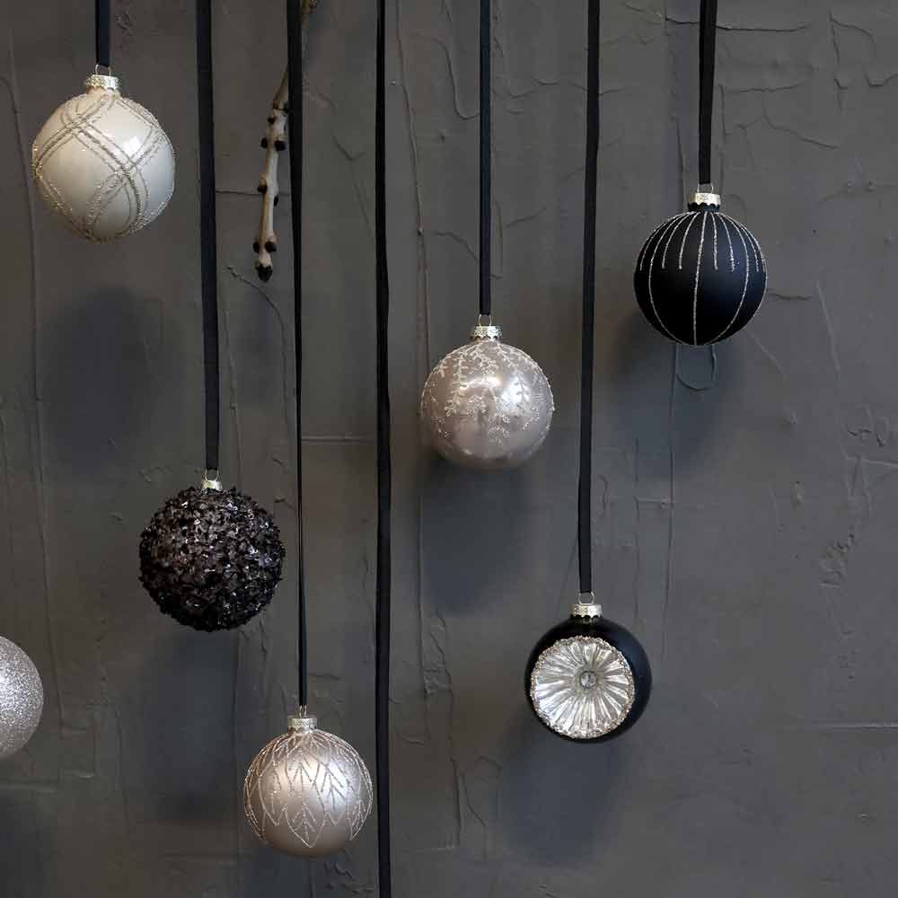 Chic Antique - Weihnachtskugel mit glitzer antique kohle