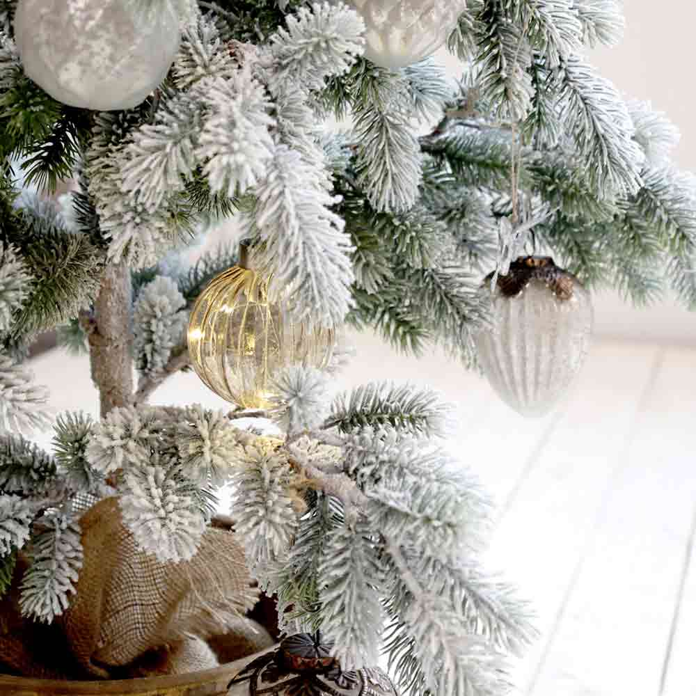 Chic Antique - Weihnachtskugel mit Dekor bauernsilber