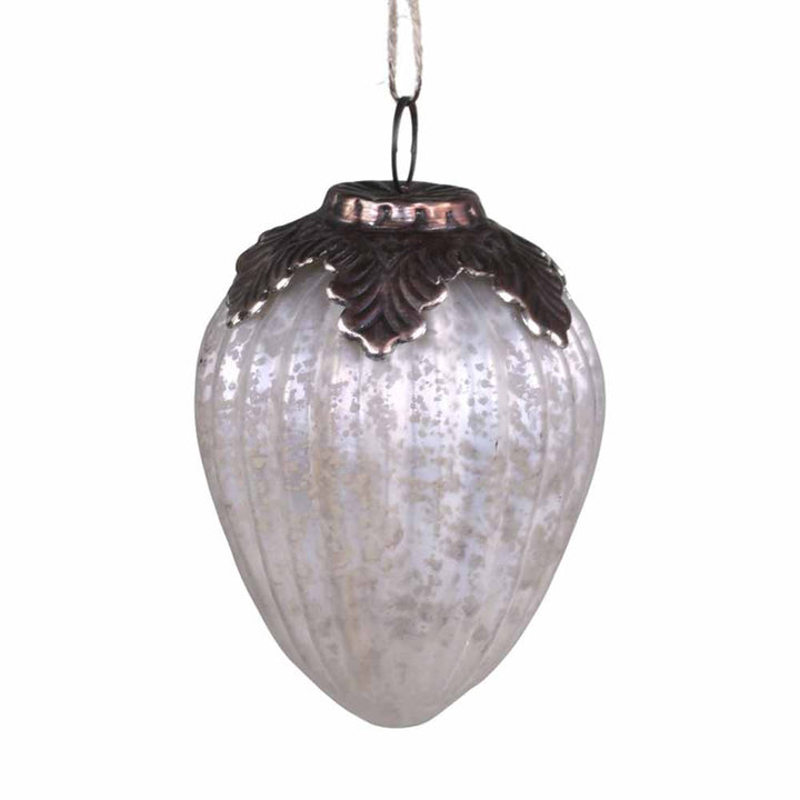 Chic Antique - Weihnachtskugel mit Dekor bauernsilber