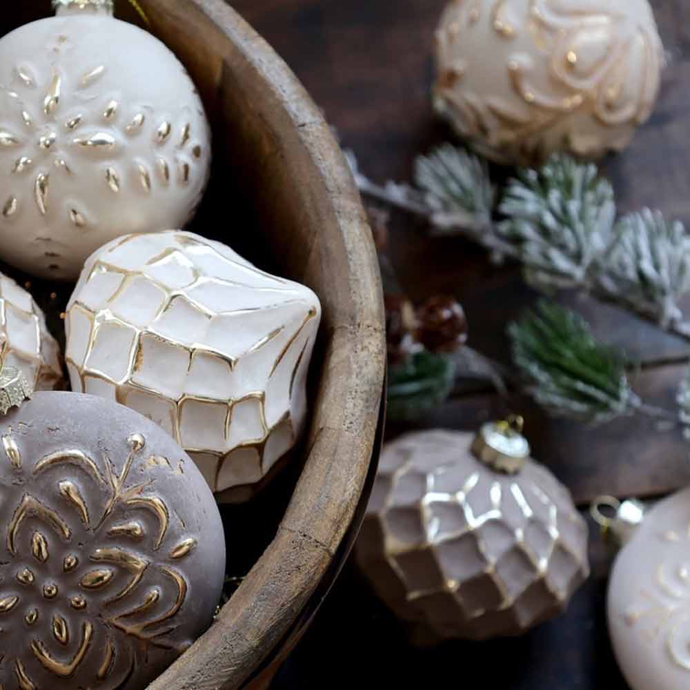 Chic Antique - Weihnachtskugel mit Goldmuster 8 cm
