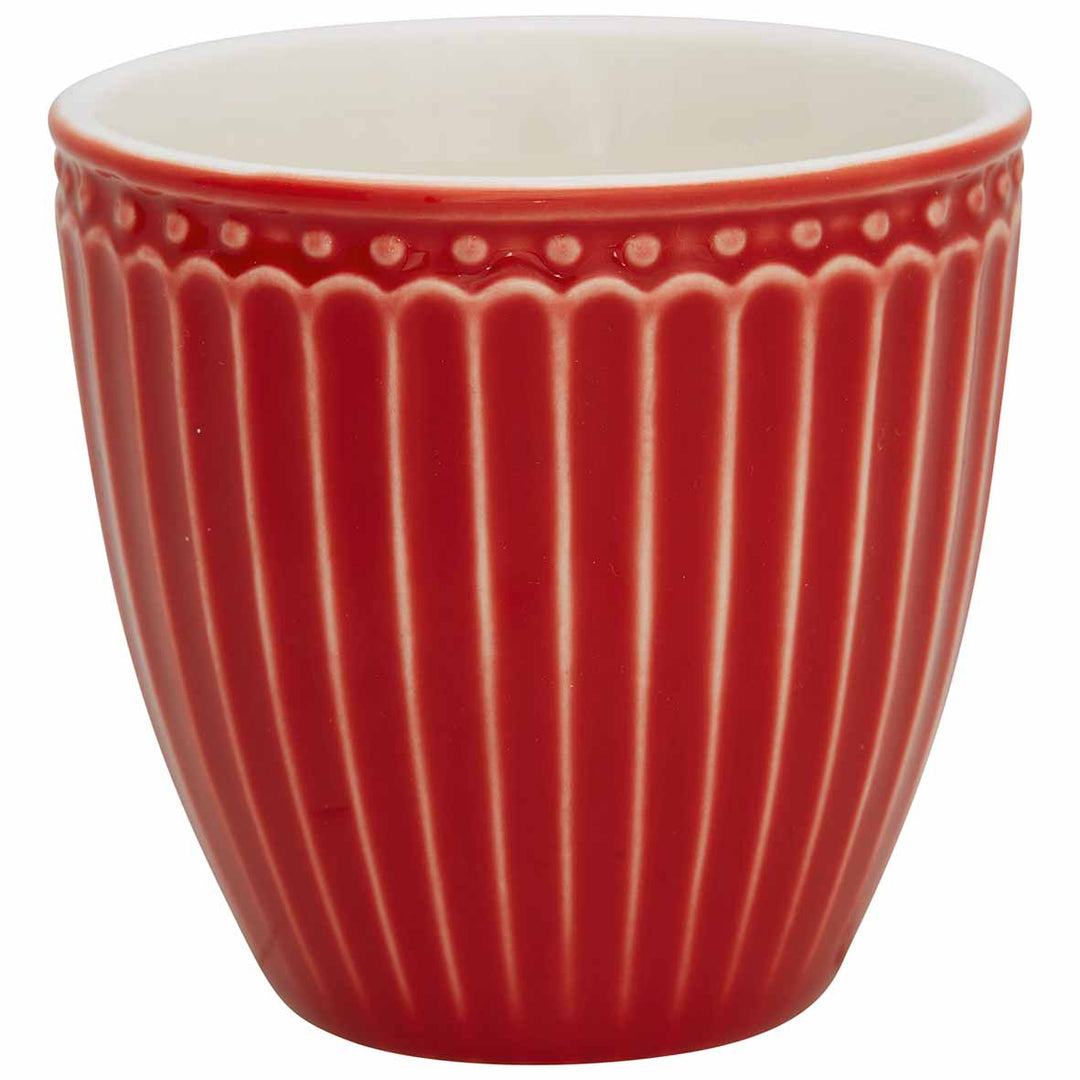 GreenGate - Alice Mini Latte-Tasse mit plissiertem Außendesign und glatter, weißer Innenseite, isoliert auf weißem Hintergrund.