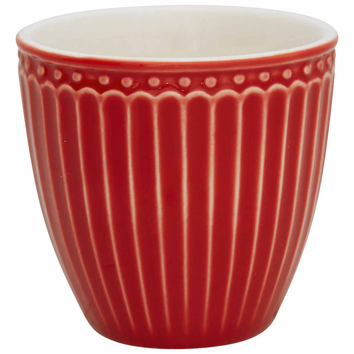GreenGate - Alice Mini Latte-Tasse mit plissiertem Außendesign und glatter, weißer Innenseite, isoliert auf weißem Hintergrund.