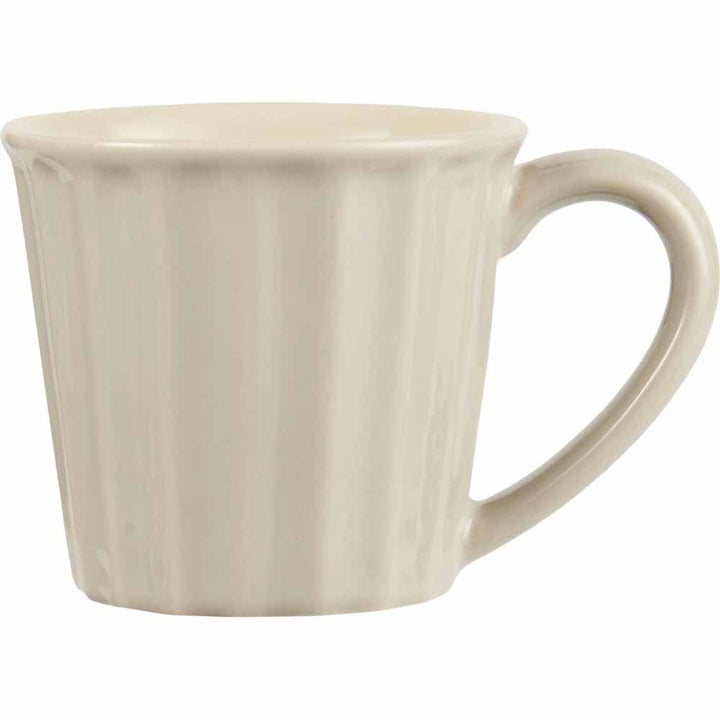Ein Ib Laursen - Becher Mynte mit Henkel auf weißem Hintergrund.