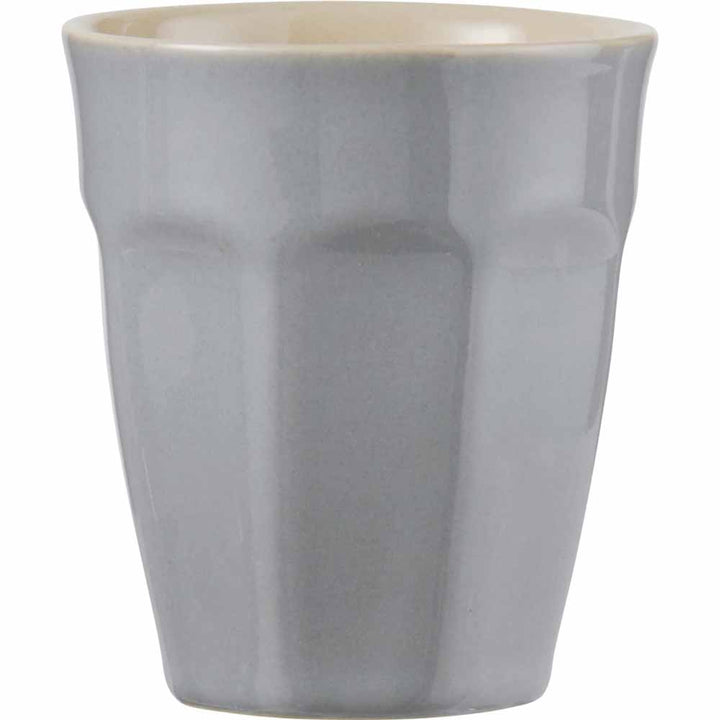 Ein einfacher Ib Laursen - Cafe Latte Becher Mynte mit leicht konischer Form und glatter, glänzender Oberfläche.