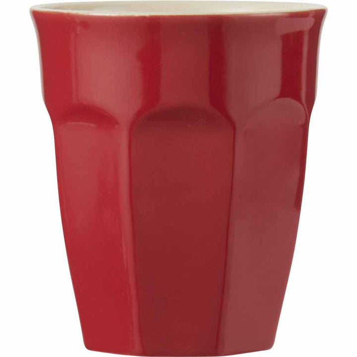 Ein roter Ib Laursen - Cafe Latte Becher Mynte aus Keramik mit glatter, glänzender Oberfläche und dezent verjüngtem Design.