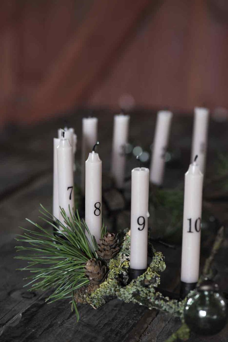 Ib Laursen -Tannenbaumkerzen 1-24 malva mit schwarzen Zahlen