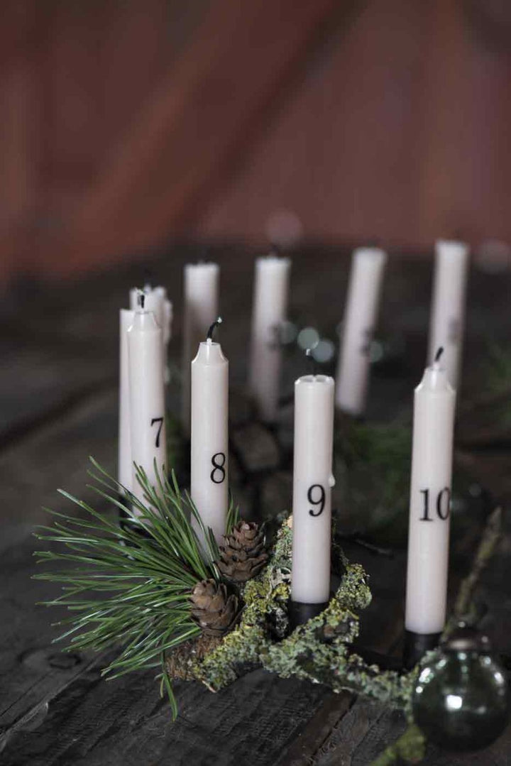 Ib Laursen -Tannenbaumkerzen 1-24 malva mit schwarzen Zahlen