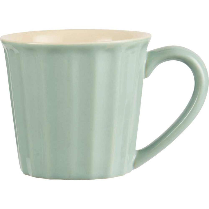 Ein Ib Laursen - Becher Mynte mit Henkel auf weißem Hintergrund.