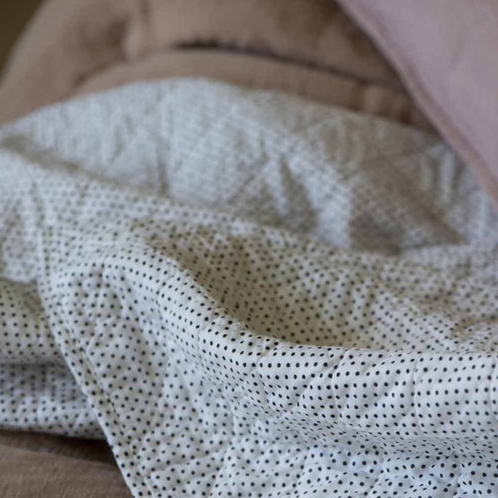 Ib Laursen - Quilt weiß mit schwarzen Pünktchen
