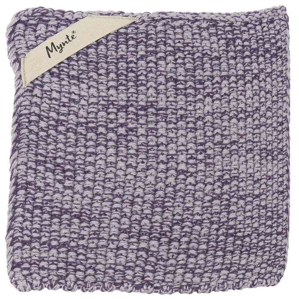 Ein lila-weißes gestricktes Geschirrtuch mit einem Etikett in der oberen linken Ecke mit dem Text „Ib Laursen – Topflappen Mynte“.