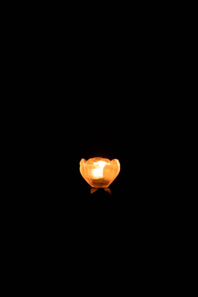A J-Line - Windlicht Blume auf Fuß Small.