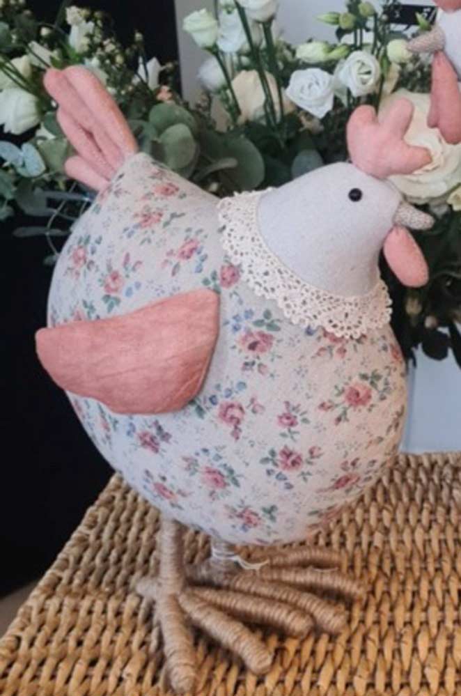 La Galleria - Huhn mit Blumenspitze kurze Beine pale pink