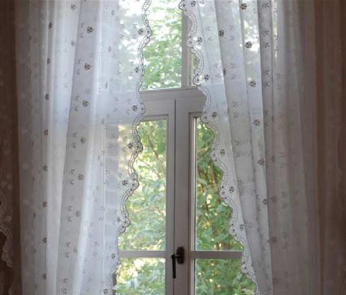 Pimlico – Gardine Victoria Off White mit Stickereien 180 x 250 cm
