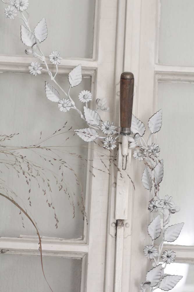 VL Home - Girlande weiße Deko mit Blumen und Blättern