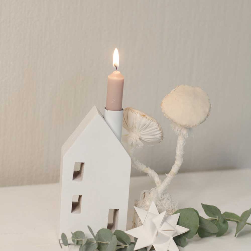 VL Home - Holzhaus weiß mit Schornstein für Stabkerzen 21 cm