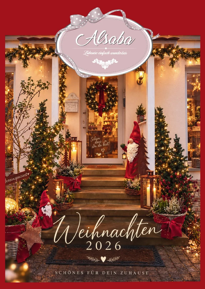 Cover des Alsaba Weihnachtskatalogs 2026 mit festlich geschmücktem Lädchen